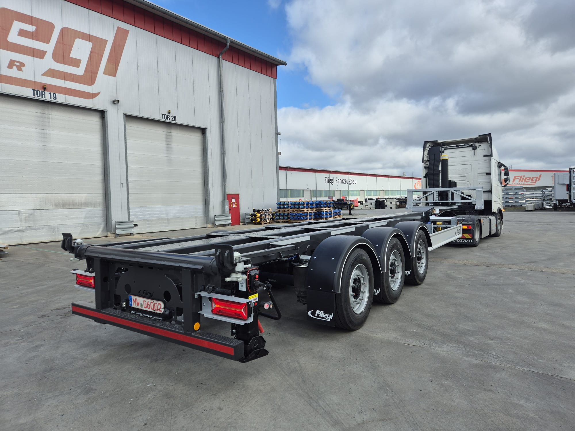 Fliegl High Cube Kippchassis SDS 380 Gooseneck